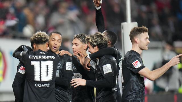 2. Fußball-Bundesliga: Rote Karte und Drama: Elversberg siegt beim FCK