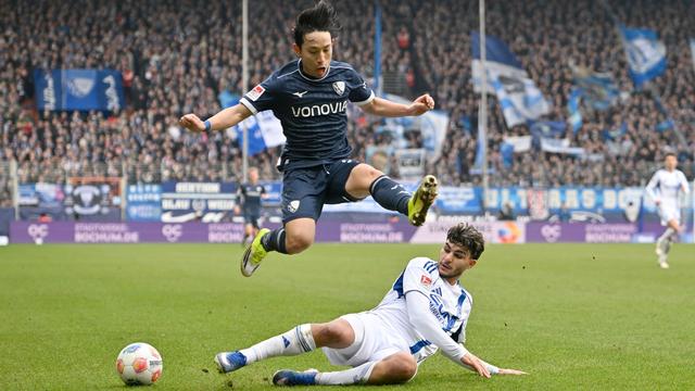 2. Bundesliga: Spitzenreiter Schalke unterliegt Bochum im Revierduell