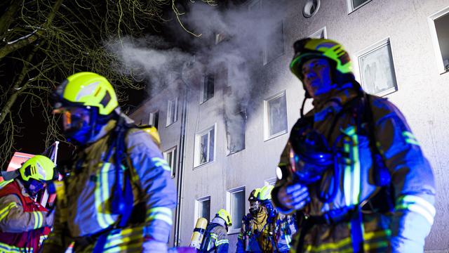 Tödlicher Brand: 48-Jähriger stirbt bei Feuer in Mehrfamilienhaus