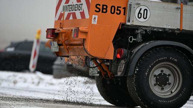Verkehr: Anhaltende Glätte - keine schweren Unfälle in Berlin