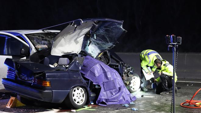 Schwerer Verkehrsunfall: Drei Menschen sterben bei einem Unfall auf der A61. (Symbolbild)