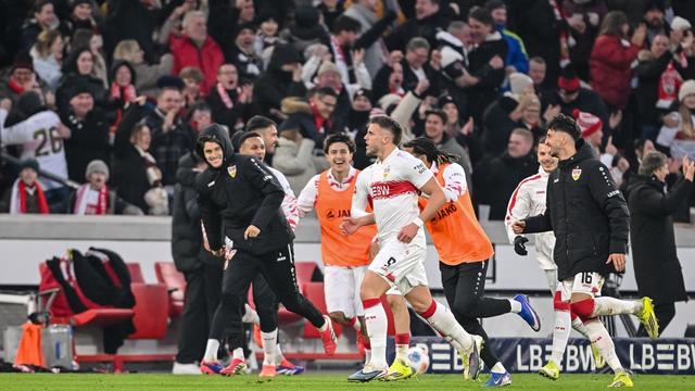 Fußball-Bundesliga: Traumtor von Demirovic: VfB klettert Richtung Königsklasse