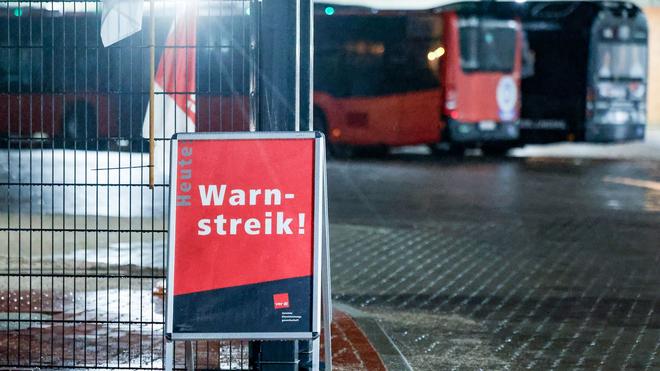 Tarifstreit: Bei den Stadtbussen in Kiel, Lübeck, Flensburg und Neumünster gibt es ganztägige Warnstreiks. (Archivbild)