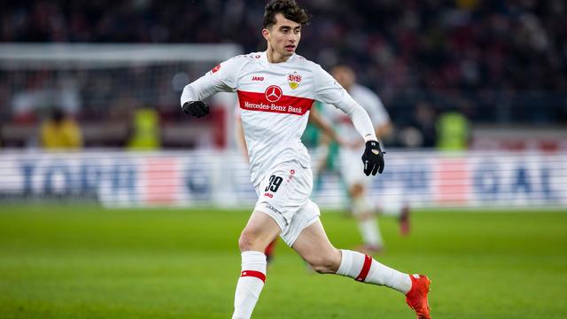 Fußball-Bundesliga: Augsburg verpflichtet Stürmer Kastanaras von Stuttgart II