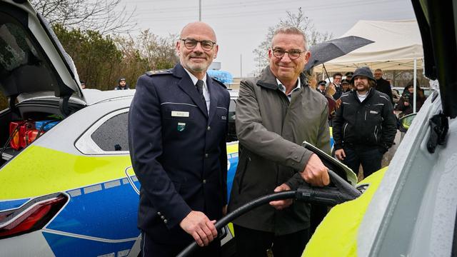 E-Mobilität bei der Polizei: Darum schickt die Polizei zwei neue E-Autos auf die Autobahn