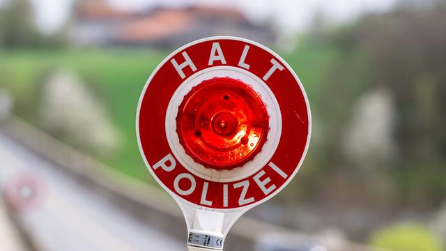 Drogen bei Verkehrskontrolle: Polizei findet fünf Kilo Opium bei Autofahrer auf der A3