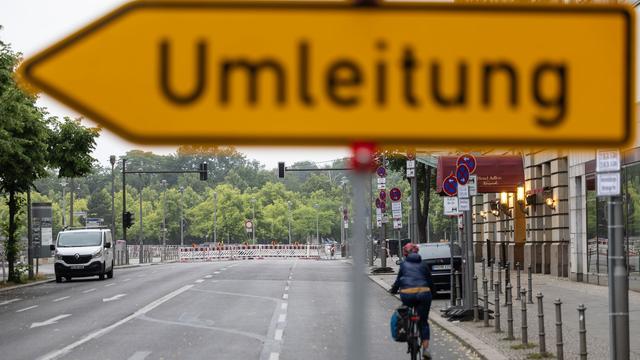 Verkehr: Straßensperrungen nach Rohrbruch in Prenzlauer Berg