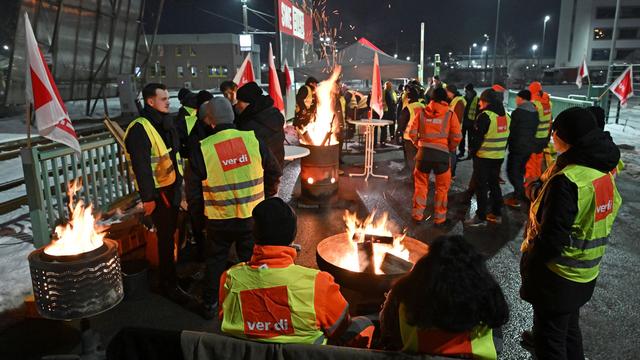 Tarifkonflikt: Warnstreik bringt Nahverkehr teilweise zum Stillstand