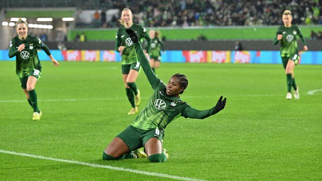 Bundesliga der Fußballerinnen: Wolfsburg verkürzt Rückstand auf Bayern dank Beerensteyn