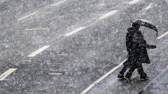 Schnee und Glätte: 30-Kilometer-Stau auf A3: Verkehr rollt langsam wieder