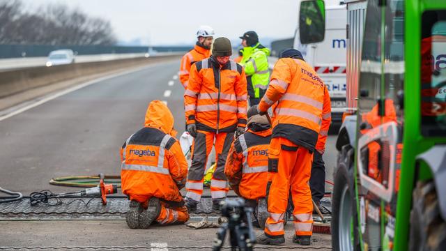 Autobahn: Breiter Spalt auf A52-Brücke - Mittwoch wieder offen