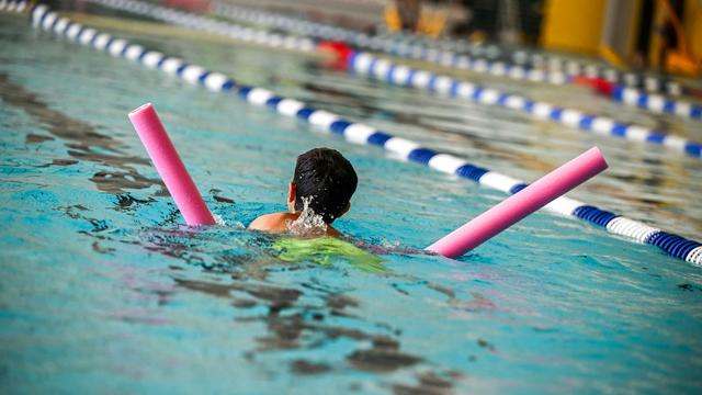 Schwimmausbildung: Inklusion im Schwimmbad: Verbände bieten 