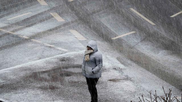 Wetter und Verkehr: Starker Schneefall – Busverkehr in Wiesbaden eingestellt