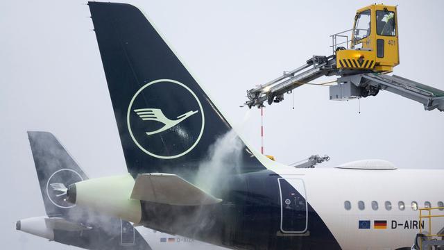 Wetter: Zu viel Schnee: Betrieb am Frankfurter Flughafen eingestellt