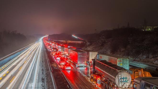 Winterwetter: Der stundenlange Stau auf der A3 in Hessen hat sich aufgelöst.