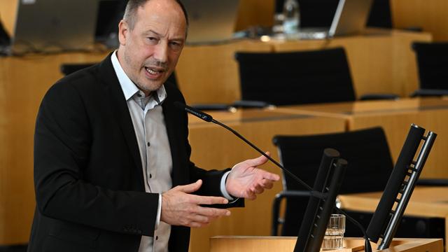 Landtagsdebatte: AfD kritisiert Personalpolitik der Brombeer-Landesregierung
