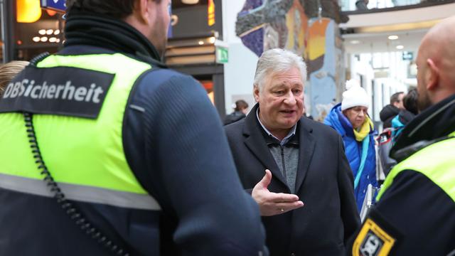 Angriff auf Zugbegleiter: Bahn-Gewerkschaftschef sieht 