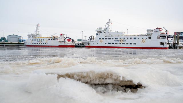 Wangerooge und Spiekeroog: Fährverkehr zu zwei Inseln eingestellt - Häfen zugefroren