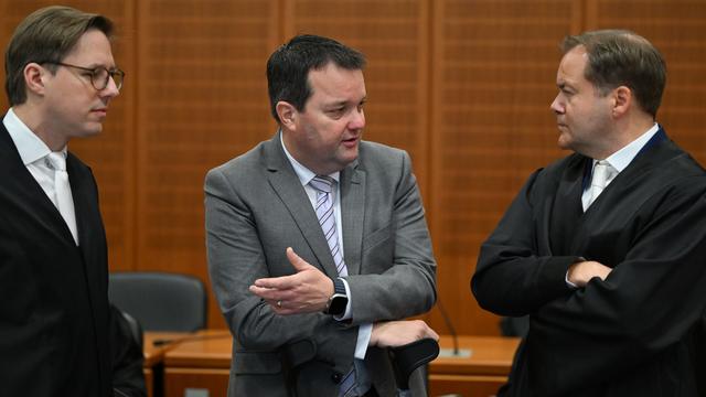 Bandenwerbung-Affäre: Viele Millionen zurück? Freispruch für Ex-DFB-Schatzmeister