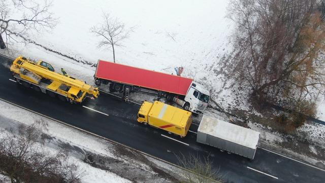 Winterwetter: Glatte Straßen im Nordwesten: Viele Unfälle, keine Schule