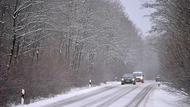 Verkehr: Schnee und Glätte sorgen für Unfälle auf Thüringens Straßen