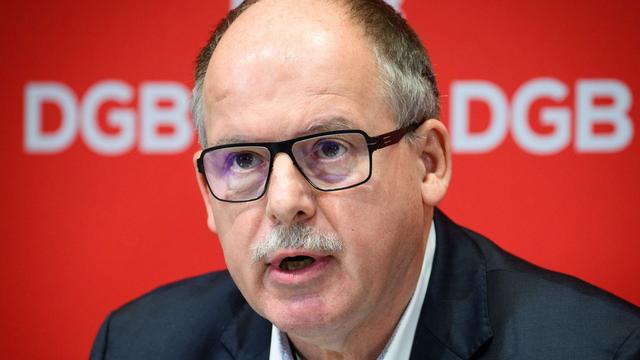 Gewerkschafter sieht Skandal: Stärkere Tarifbindung verhindert? DGB attackiert Reiche