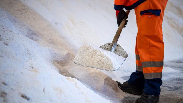Winterwetter: Wird Streusalz im Nordosten knapp?