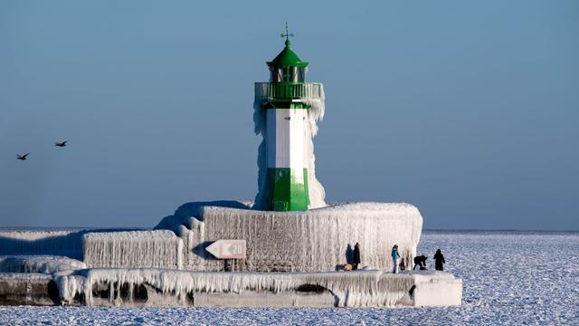 Eis auf der Ostsee: Zoll: Eis kein Problem für festgesetzten Tanker 