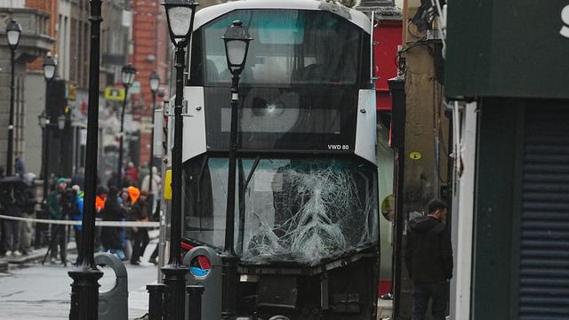 Unfälle: Ein Todesopfer und mehrere Verletzte bei Busunfall in Dublin