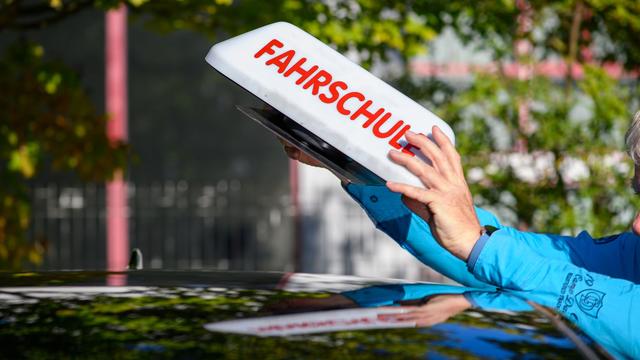 Mobilität: Hoffen auf Reform - Anmeldungen in Fahrschulen eingebrochen