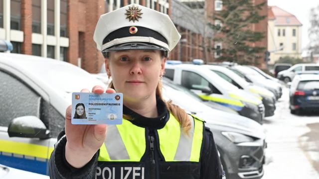 Schrittweiser Austausch: Landespolizei führt neuen Dienstausweis ein