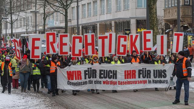 Öffentlicher Dienst: Mehrere Tausend im Warnstreik – Verdi fordert Hamburg-Zulage