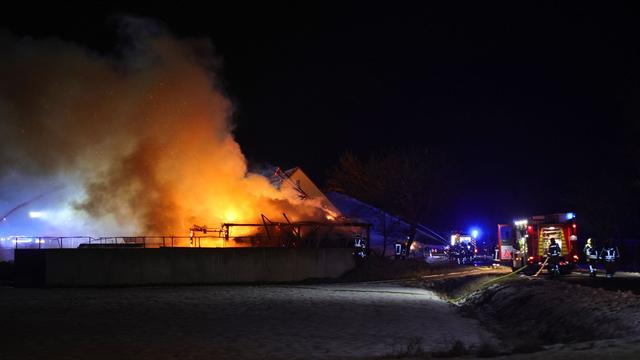 Brände: Scheune brennt vollständig nieder
