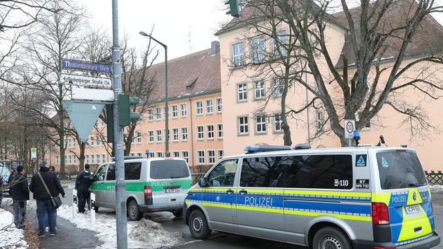 Größerer Einsatz: Festnahme nach Alarm zu mutmaßlich Bewaffnetem an Schule