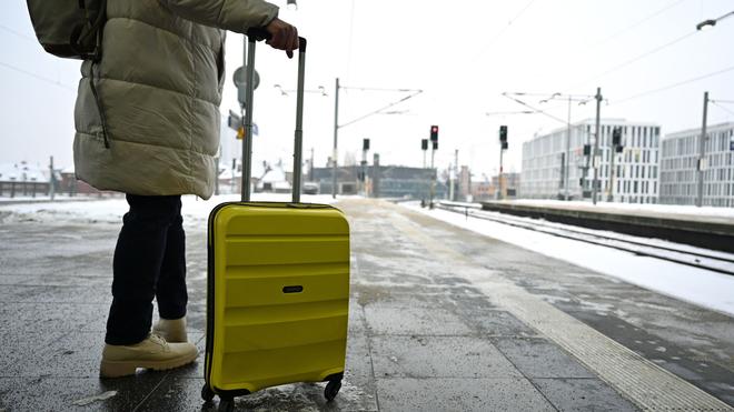 Schnee, Eis, Kälte: Zwischen Berlin und Hannover gibt es wieder Zugausfälle und Verspätungen. (Archivbild)