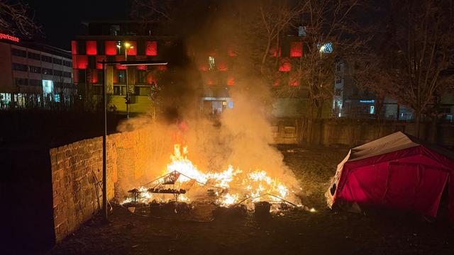 Nach Brand: Brand in Zelt für Obdachlose soll Streit vorausgegangen sein