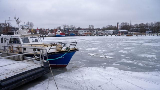 Kein Schiffsverkehr: Eislage - Bundesamt erreicht Insel-Standort mit Polizei