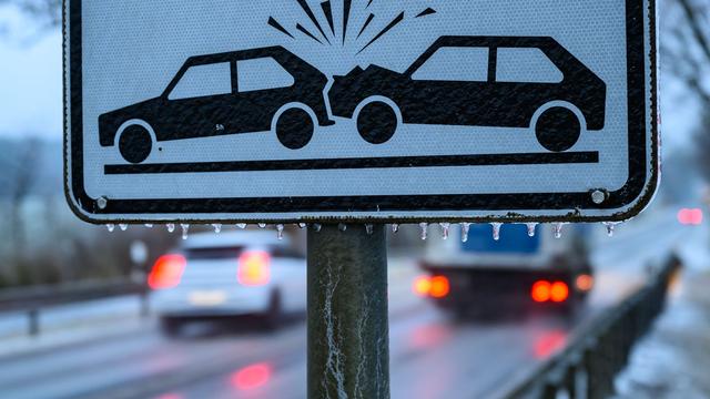 Verkehrsunfälle: Mehrere Glätte-Unfälle auf A10 bei Birkenwerder