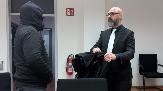 Prozesse: Mitbewohnerin beim Duschen gefilmt - 26-Jähriger verurteilt