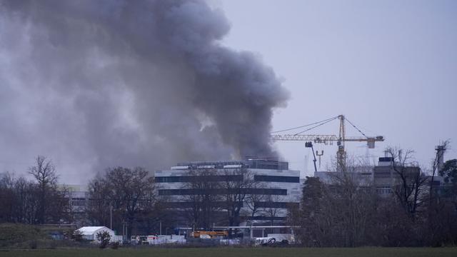 Lange Löscharbeiten: Nach Feuer in Forschungsgebäude – Suche nach Ursache startet