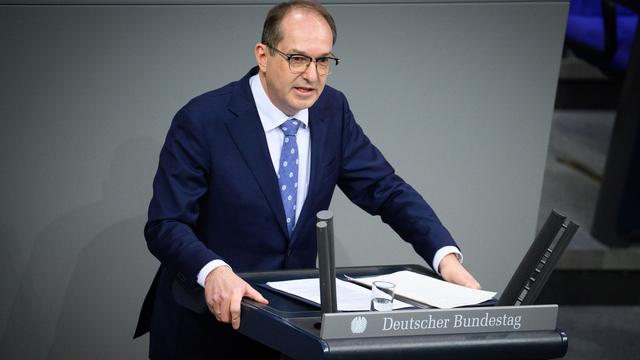 Zeugenaufruf: Dobrindt: Vielzahl von Hinweisen zum Brandanschlag in Berlin