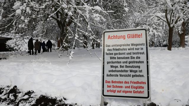 Kaum Bestattungen möglich: Stahnsdorfer Friedhof wegen Glätte vorübergehend geschlossen
