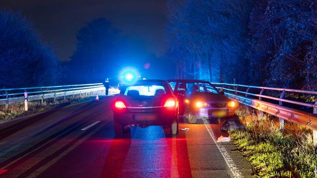 Gezielt ausgebremst: Messerangriff auf Bundesstraße - zwei Verletzte