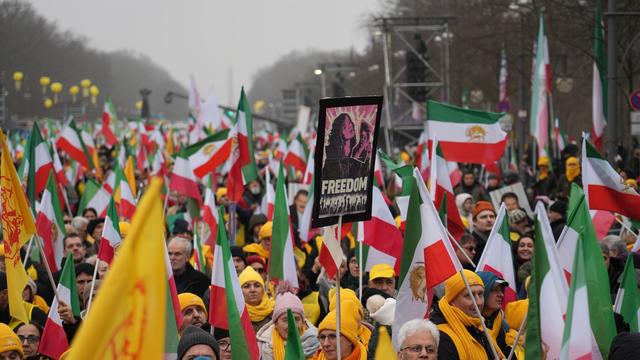 Demonstration: Tausende demonstrieren in Berlin für Freiheit im Iran