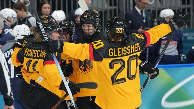 Eishockey bei Olympia: 2:1 gegen Frankreich: DEB-Frauen kurz vor Viertelfinaleinzug