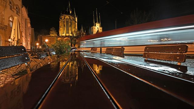 Unfälle: Auto prallt in Erfurt gegen Straßenbahn – zwei Verletzte
