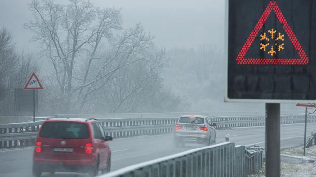 Nebel im Land: Autofahrer aufgepasst: Hier kann es Montagfrüh glatt werden