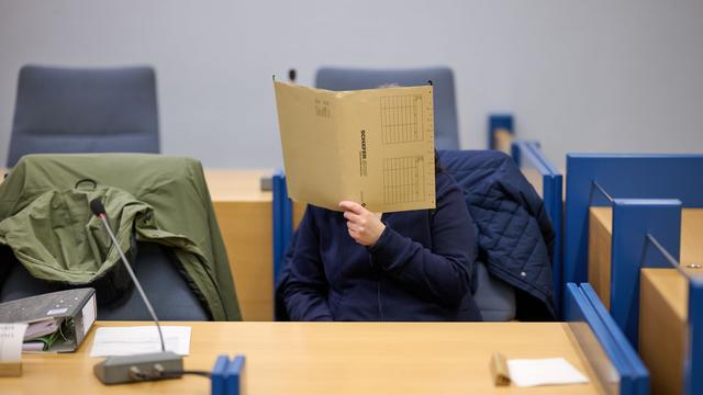 Strafprozess: Eingesperrtes Mädchen: Prozess gegen Mutter hat neu begonnen