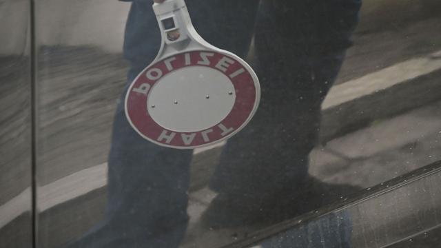 Polizei: Polizei stoppt Jäger mit Gewehren an Grenze zu Frankreich