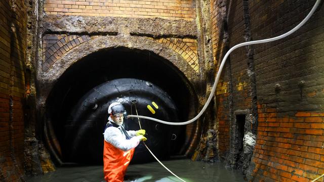 Abwasser: Siel auf St. Pauli wird mit Luftkissen trockengelegt